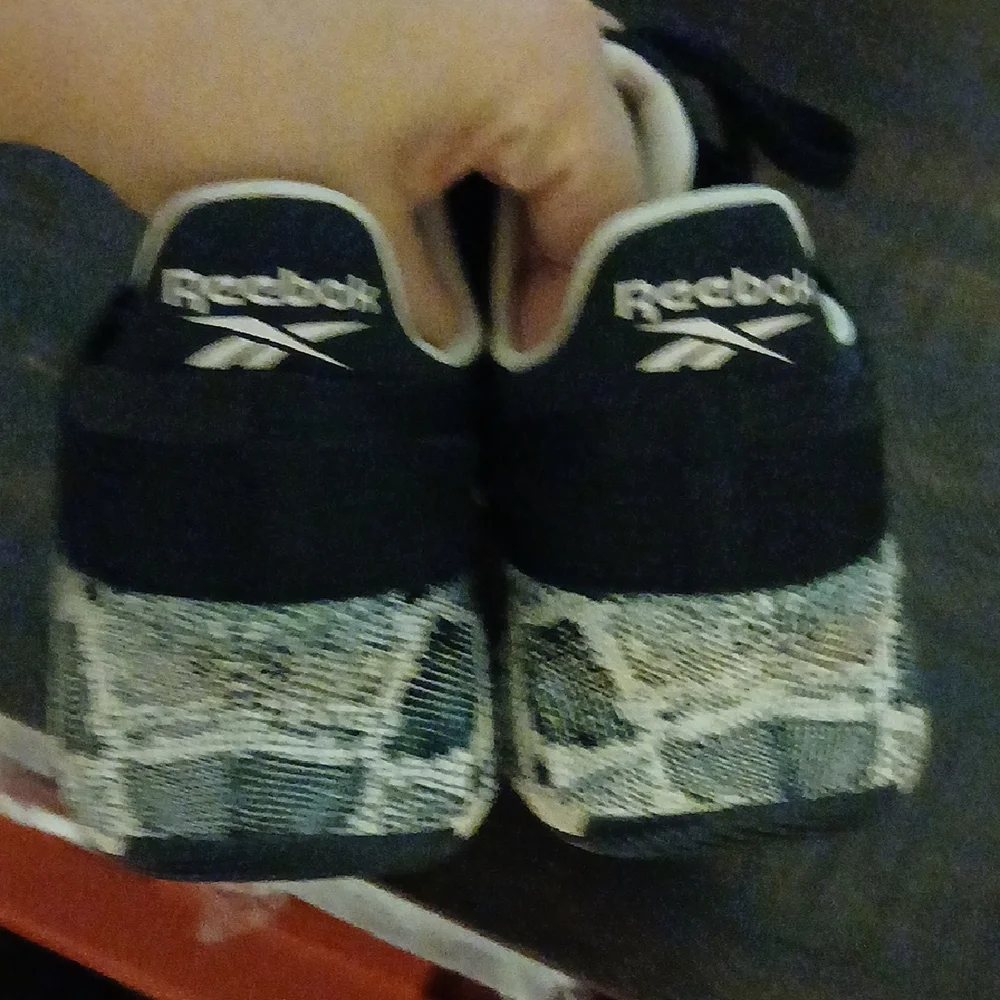 Like NEW Reebok Black and White Training Sneakers Size 10 Womens